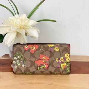 NWT Coach Slim Zip Wallet In Signature Canvas With Floral Print‎